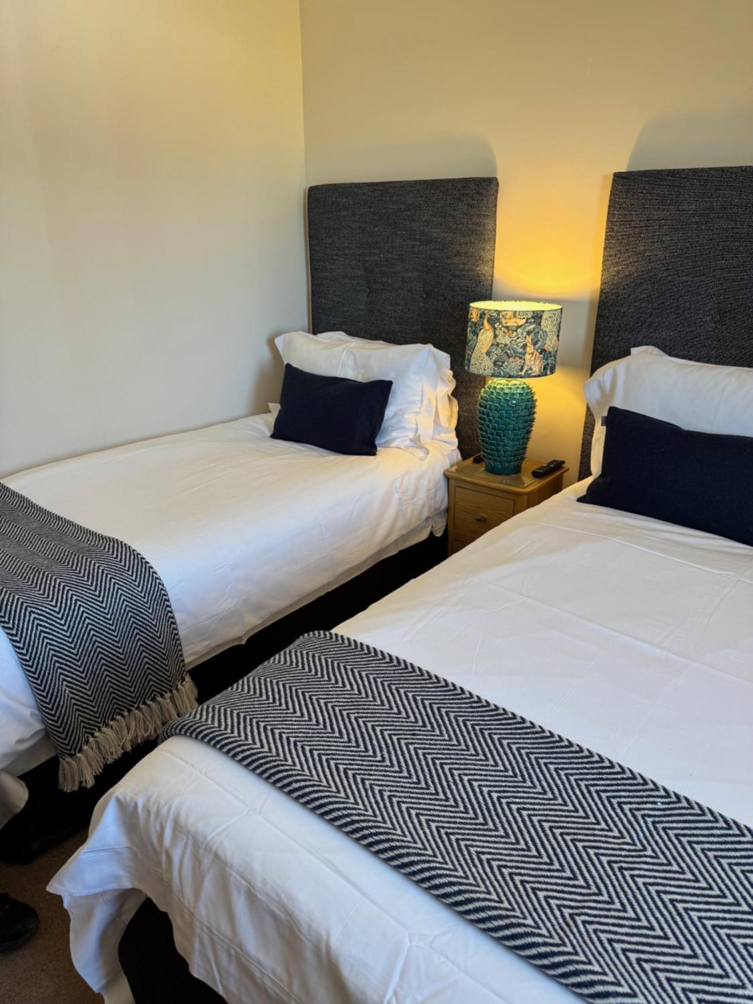 Aaron Glen Guest House Loanhead Экстерьер фото